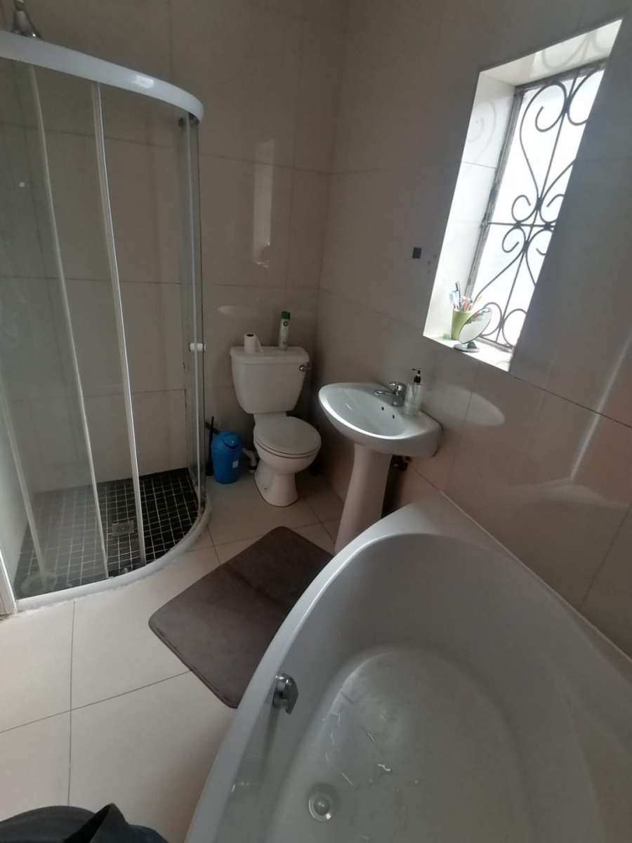 5 Bedroom Property for Sale in Lotus River Western Cape